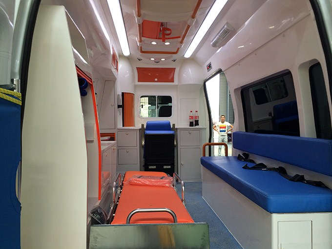 福特V348长轴超人高顶监护型救护车 福特V348长轴超人高顶监护型救护车