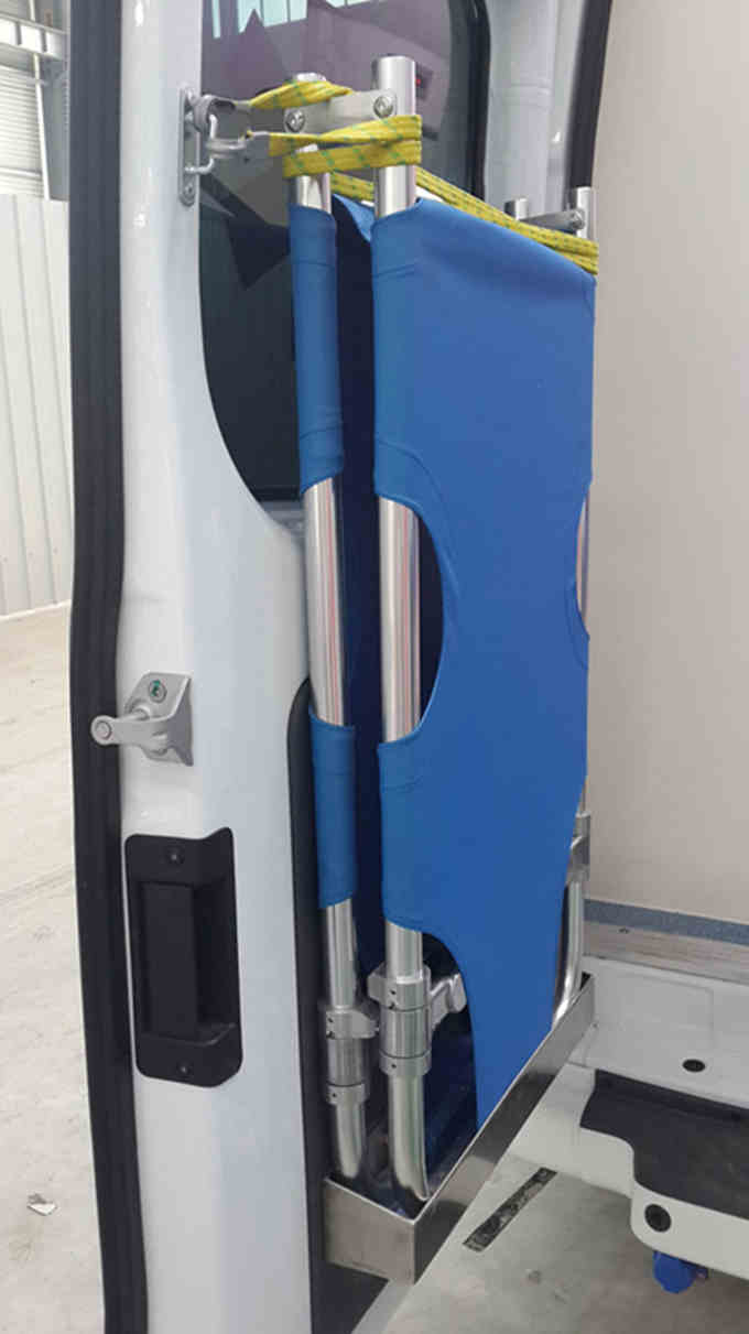 江铃福特新世代全顺V348长轴高顶监护型救护车 江铃福特新世代全顺V348长轴高顶监护型救护车