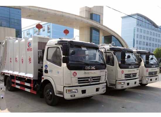 30台招标东风多利卡压缩垃圾车准备发车了